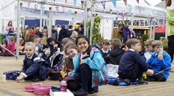 Schoolchildren_in_Gardens_with_bunting thumb